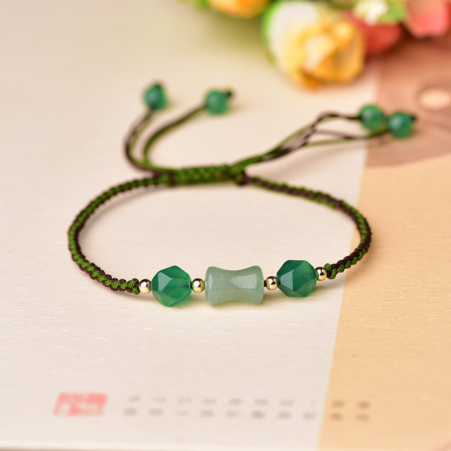 Vintage Fashion Design - สร้อยข้อมือลูกปัดหยกธรรมชาติสีเขียว ของขวัญแฟชั่นสำหรับผู้หญิง กำไลข้อมือ เครื่องประดับแท้ แกะสลักจากอัญมณี วินเทจ