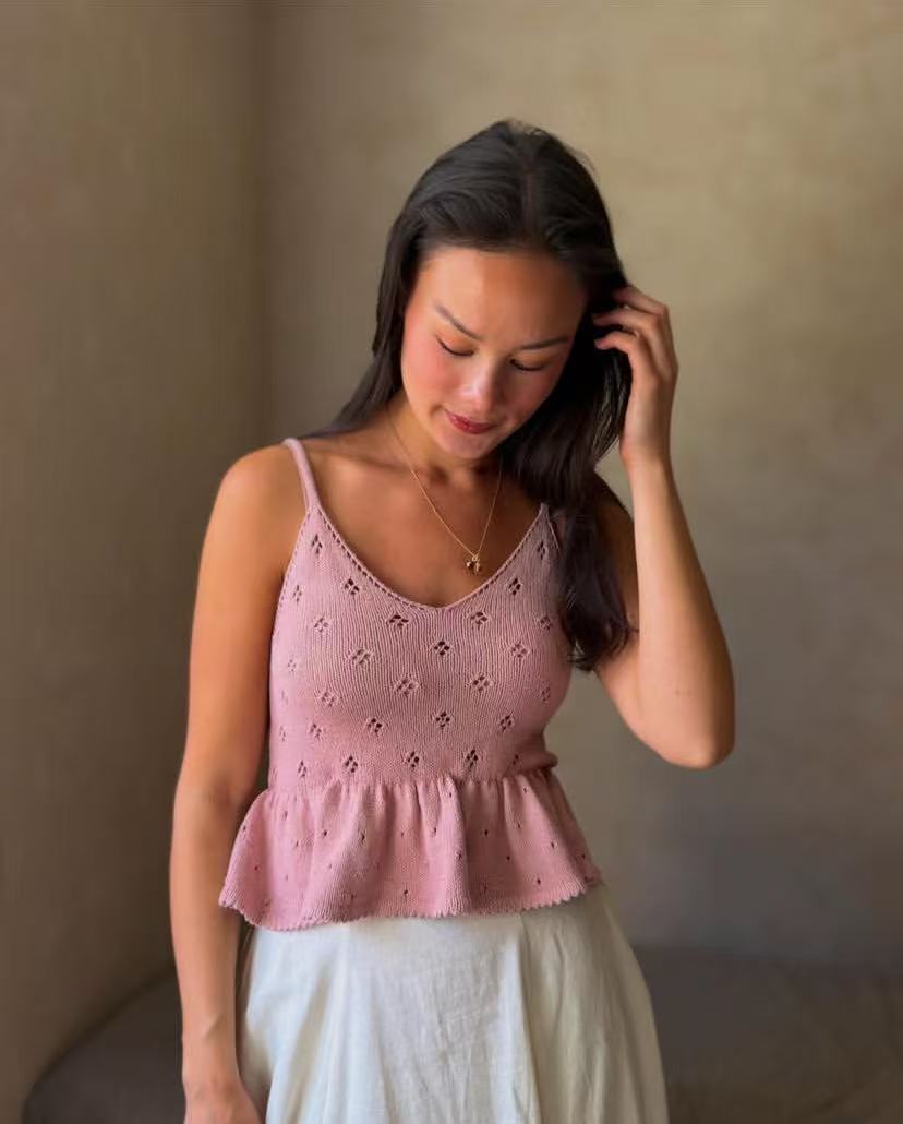 เสื้อกล้ามคอวีลายใบบัวบริสุทธิ - Vintage Fashion Looks บทวิจารณ์และราคา
