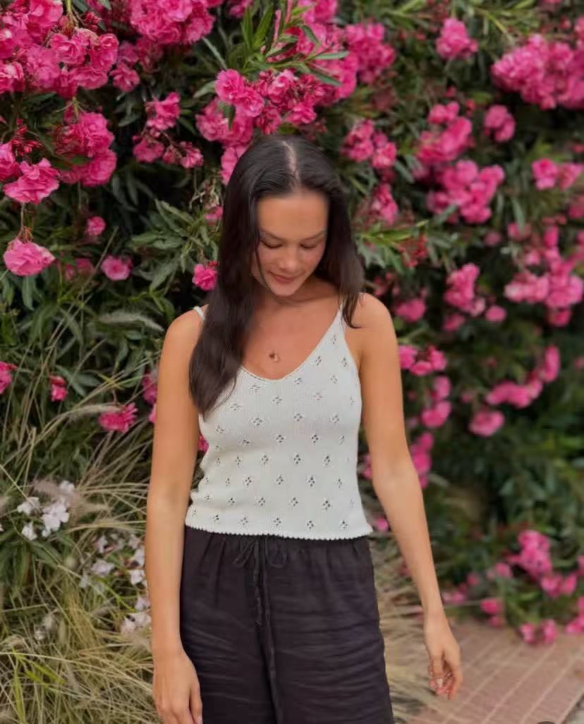 เสื้อกล้ามคอวีลายใบบัวบริสุทธิ - Vintage Fashion Looks บทวิจารณ์และราคา